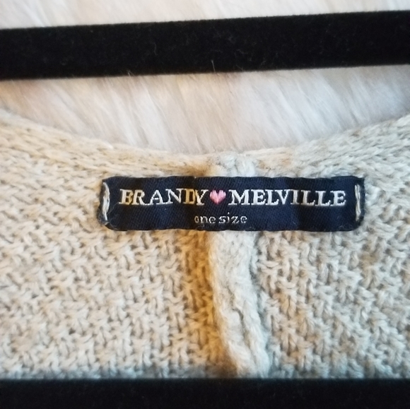 SOLD- brandy Melville Slouchy - Picture 4 of 4